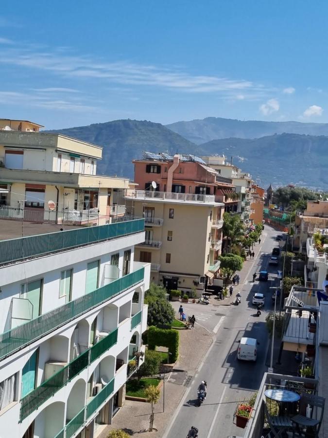 Guest House Emily Suites Sorrento Exterior foto